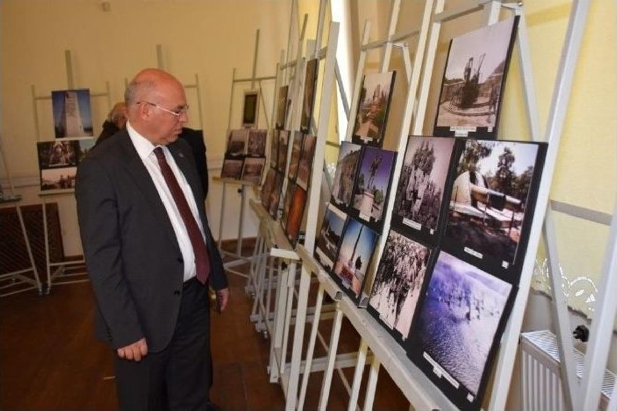 &lsquo;atat&uuml;rk Ve &Ccedil;anakkale Fotoğraf Sergisi&rsquo; Tarihi Belediye Binasında A&ccedil;ıldı