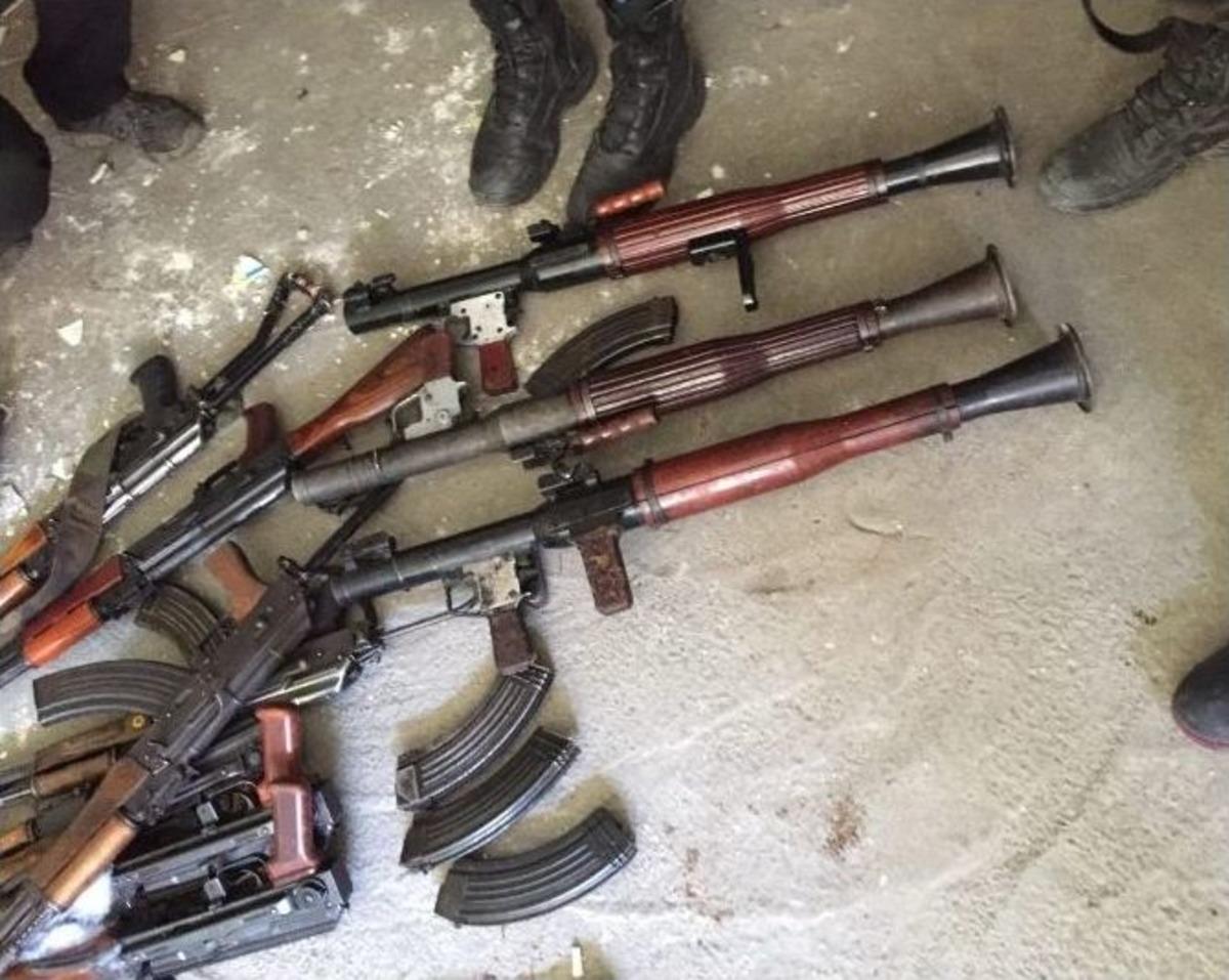 Bağlar&rsquo;da &Ccedil;ok Sayıda Silah Ve M&uuml;himmat Bulundu