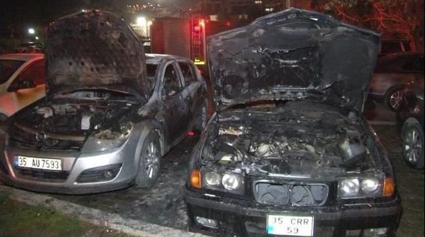 Park Halindeki &Uuml;&ccedil; Ara&ccedil;ta &Ccedil;ıkan Yangın Korkuttu