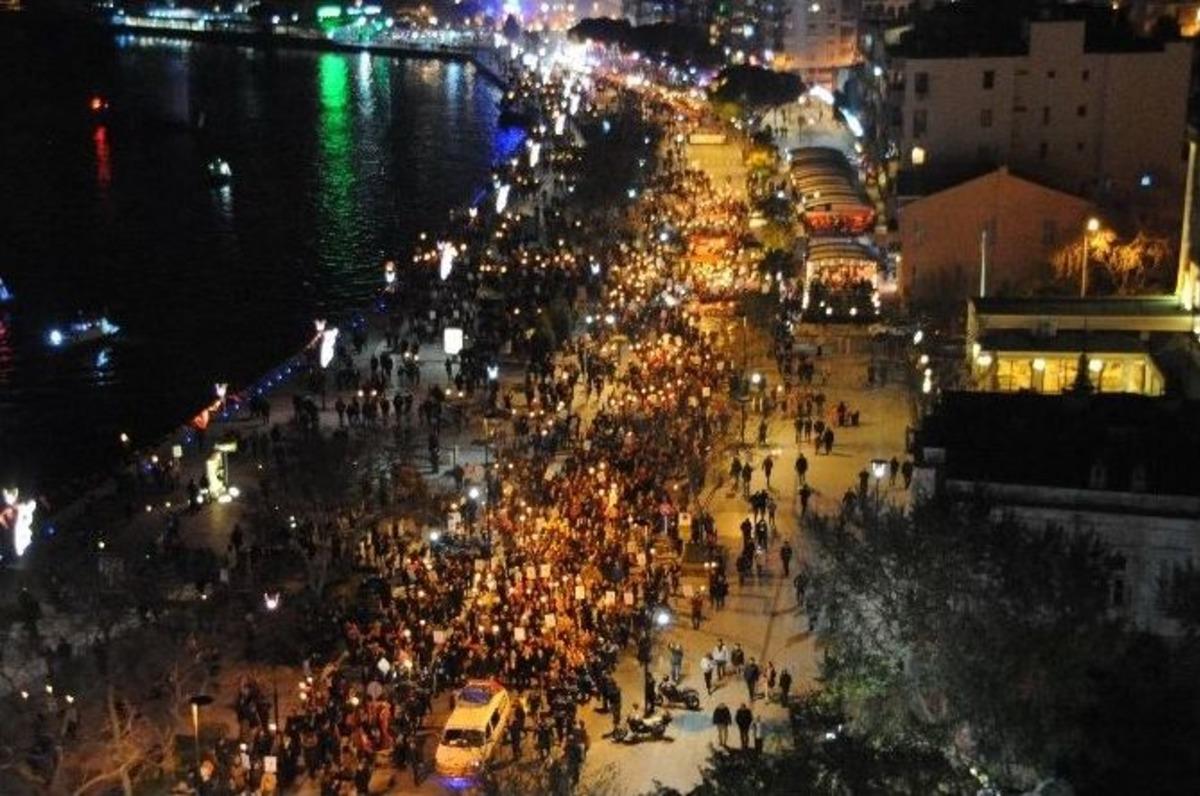 &Ccedil;anakkale Zaferi&rsquo;nin 101. Yılında Fener Alayı Coşkusu