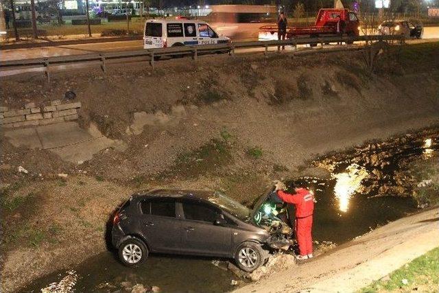 Otomobili Kanala Uçan Sürücü Kayıplara Karıştı