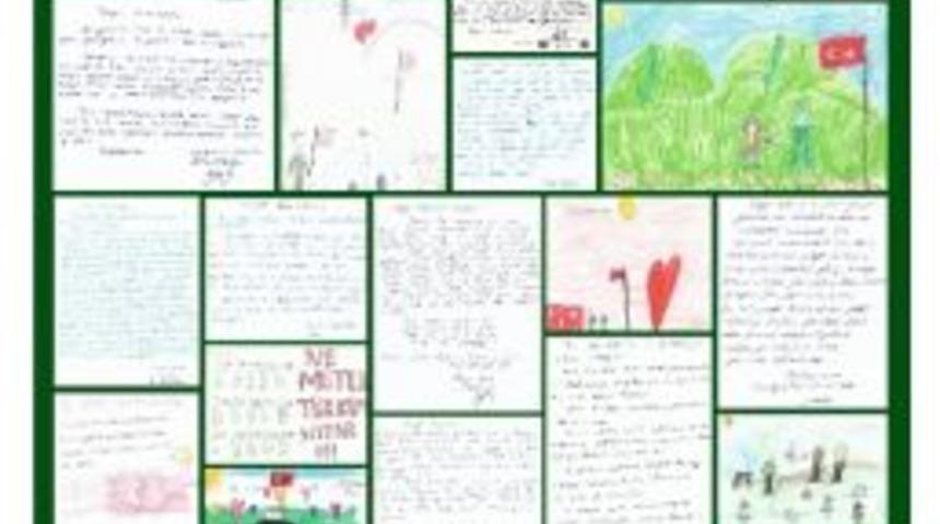 Vatanseverlere &Ouml;ğrencilerden Anlamlı Afiş