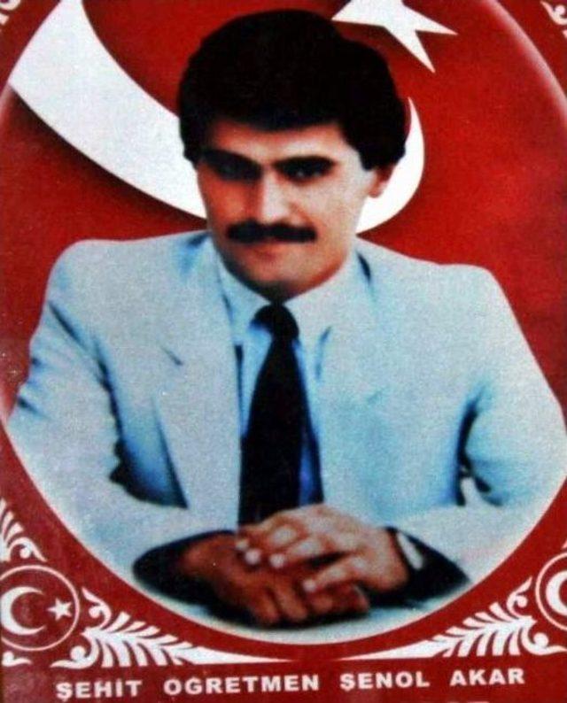 Efeler Ak Parti, T&uuml;rkiye&rsquo;nin İlk &Ouml;ğretmen Şehidinin Ailesini Ziyaret Etti 2