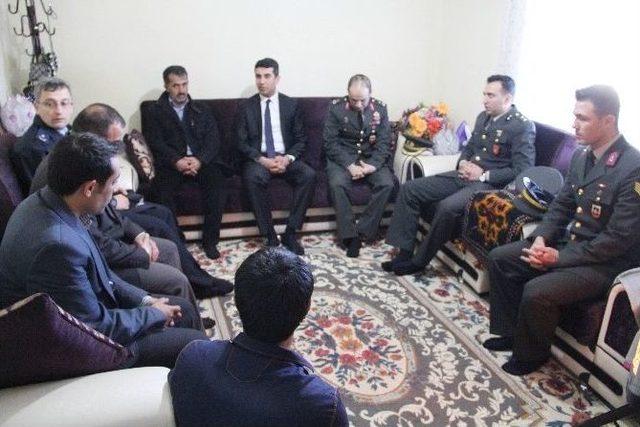 Kaymakam Kazez, Şehit Ailelerini Ziyaret Etti 1