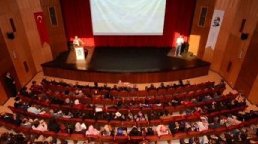 Prof. Dr. &Ouml;zcan: &ldquo;&ccedil;anakkale Zaferi Olmasaydı, Bağımsız Bir İslam Devleti Kalmazdı&rdquo;