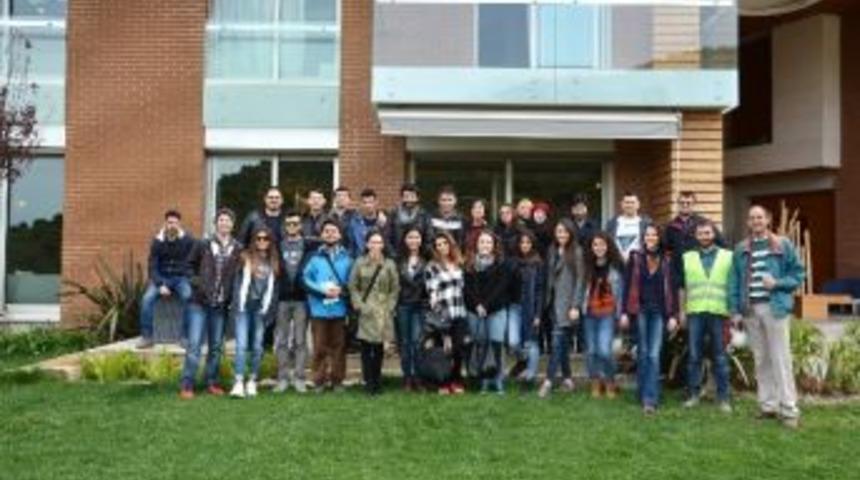 Kentsel D&ouml;n&uuml;ş&uuml;me Asma Bah&ccedil;eler &Ouml;rneği