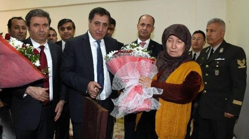 Şanlıurfa Valisi İzzettin K&uuml;&ccedil;&uuml;k Şehit Ailelerini Ziyaret Etti