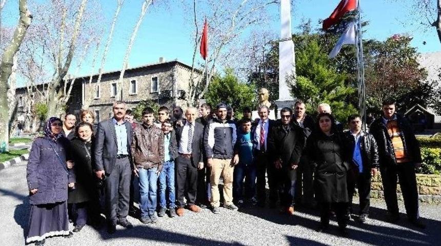 Engelli Kursiyerler, Dar&uuml;laceze&rsquo;deki Yaşlıları Ziyaret Etti