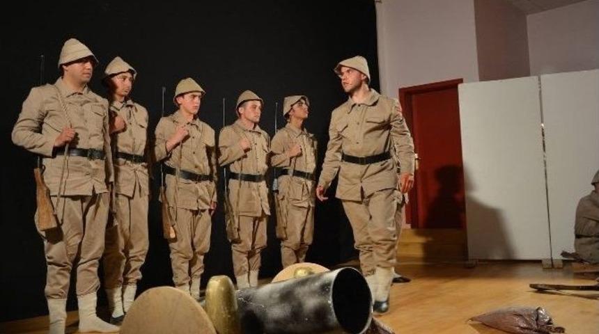 &ldquo;&ccedil;anakkale Destanı&rdquo; Niksar&rsquo;da Sahnelendi