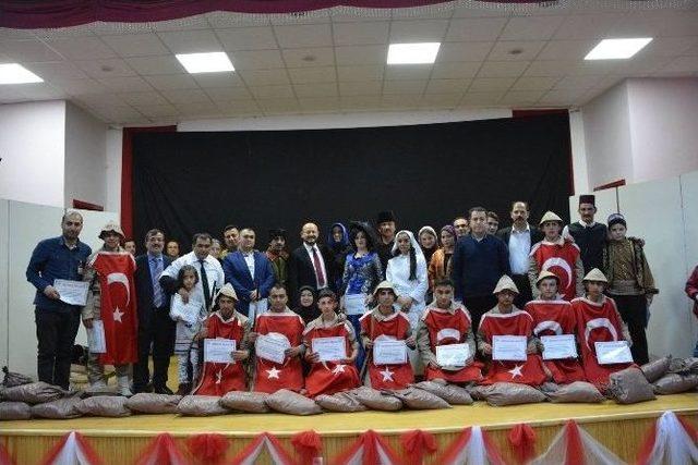 &ldquo;&ccedil;anakkale Destanı&rdquo; Niksar&rsquo;da Sahnelendi 3