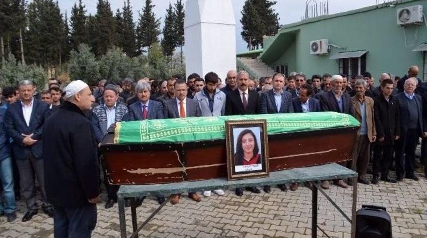 Kalp Krizi Ge&ccedil;iren &Ouml;ğrenci G&ouml;zyaşları Arasında Toprağa Verildi