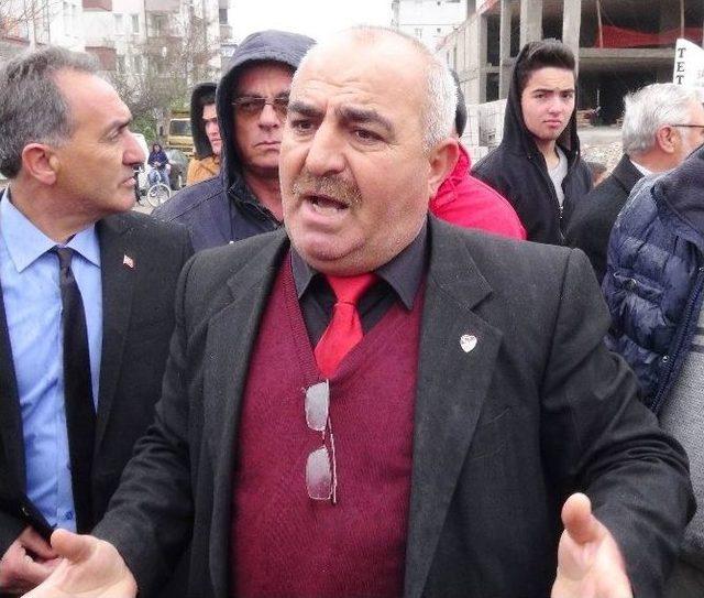 Trafik Işığı İsteyen Mahalle Sakinleri Karayolunda Oturma Eylemi Yaptı 1