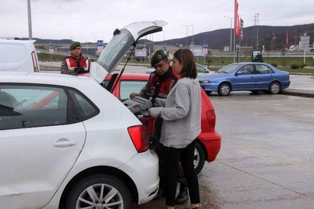 Bolu’da Tem Otoyolu Ve Avm’lerdeki Araçlar Didik Didik Aranıyor