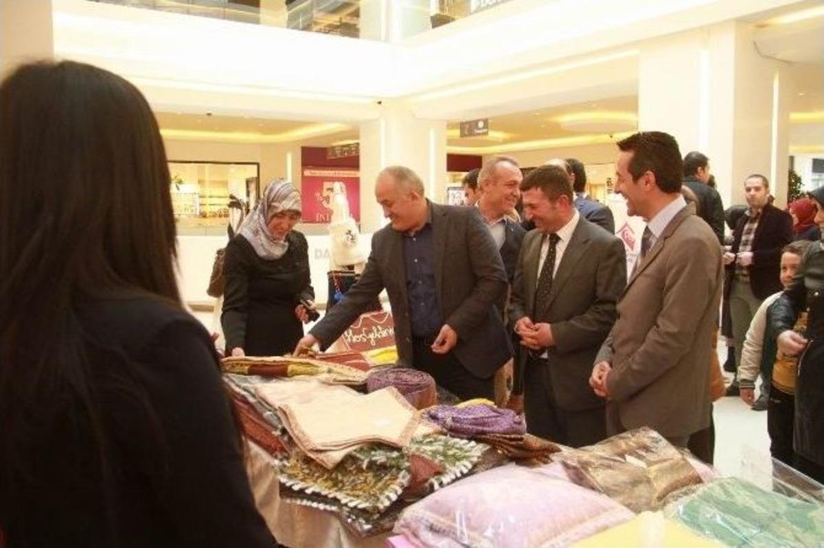 Yaşlıların Sergisi B&uuml;y&uuml;k İlgi G&ouml;rd&uuml;