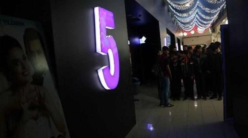 B&uuml;y&uuml;kşehir Belediyesi&rsquo;den Suru&ccedil;lu 216 &Ouml;ğrenciye Sinema Keyfi