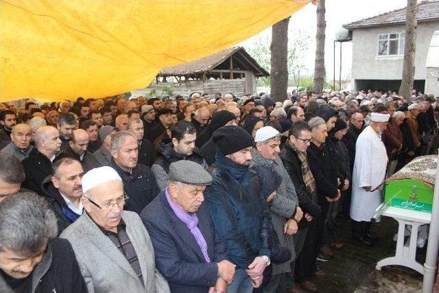 Hollanda’da Ölen Doktor Samsun’da Toprağa Verildi 2