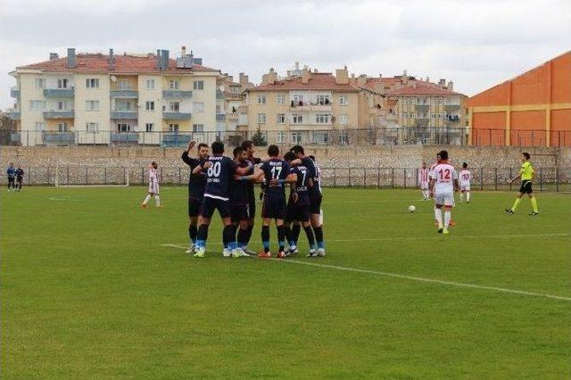 Niğde Belediyespor Evinde 2-1 Kazandı