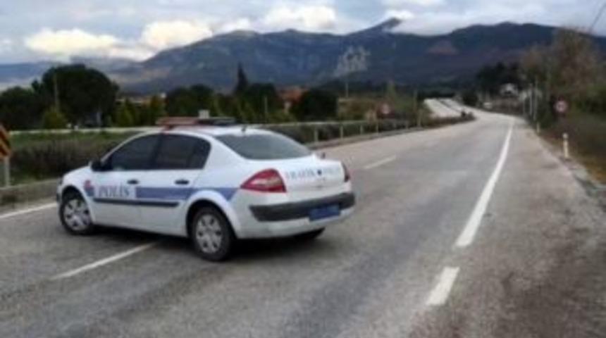 İzmir&rsquo;de Jandarma Aracına Saldırı: 1 Asker Yaralı