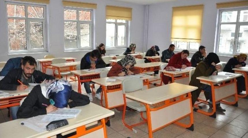 Boz&uuml;y&uuml;k&rsquo;te A&ccedil;ık Ortaokul Ve Lise Sınavları Yapıldı