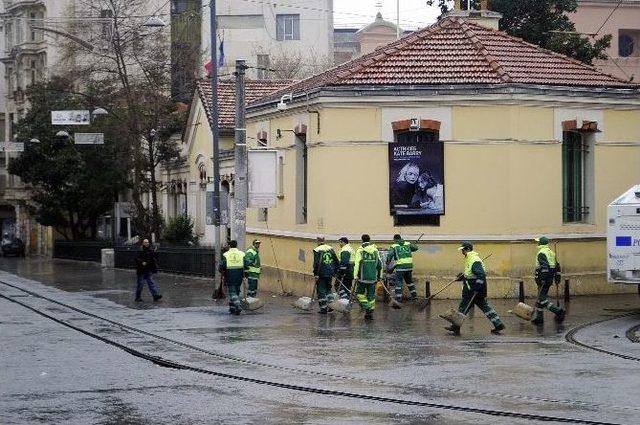İstiklal Caddesi’nde Terörün İzleri Temizleniyor 1
