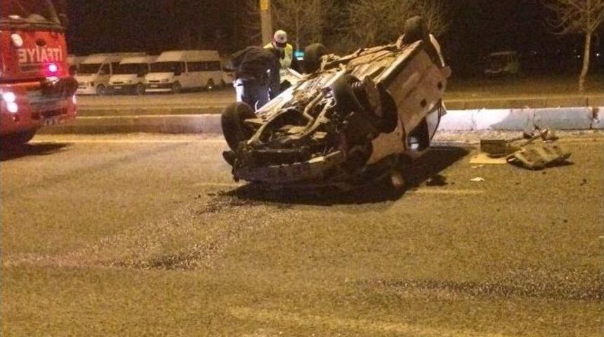 Alkoll&uuml; S&uuml;r&uuml;c&uuml;, Otomobiliyle Takla Attı