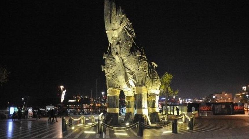 &Ccedil;anakkale&rsquo;de Işıklar 1 Saat Kapatıldı
