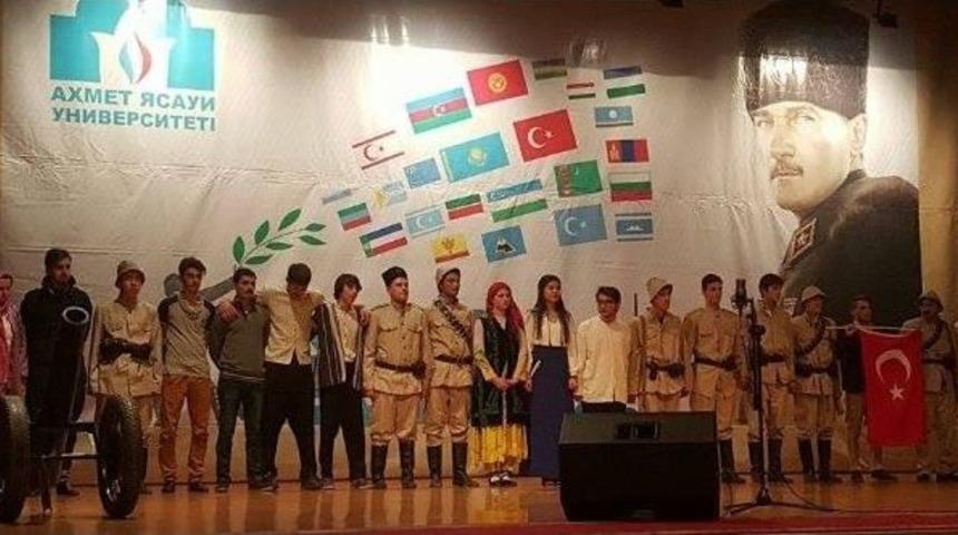 Ahmet Yesevi &Uuml;niversitesi &Ccedil;anakkale Şehitlerini Andı
