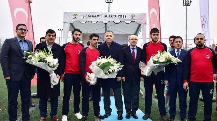 Suriyeli M&uuml;ltecilerin Oynadığı Kardeşlik Ligi Turnuvası Başladı