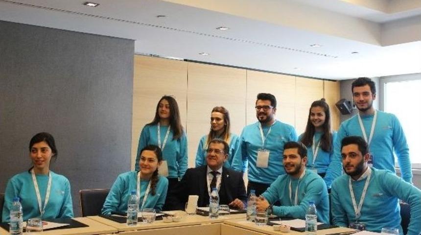 Celep&rsquo;ten Gen&ccedil;lere, "t&uuml;rkiye&rsquo;de &Ccedil;ok İş Fırsatı Var