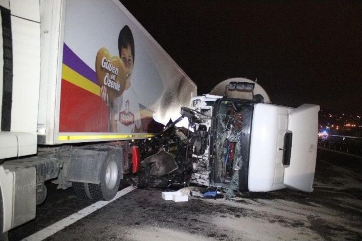Takla Atarak Ters Şeride Ge&ccedil;en Cipe Tanker &Ccedil;arptı: 2 &Ouml;l&uuml;
