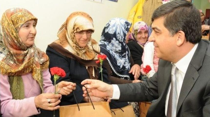&lsquo;vefa Hizmeti&rsquo; Şehitkamilli Yaşlıların Y&uuml;z&uuml;n&uuml; G&uuml;ld&uuml;r&uuml;yor