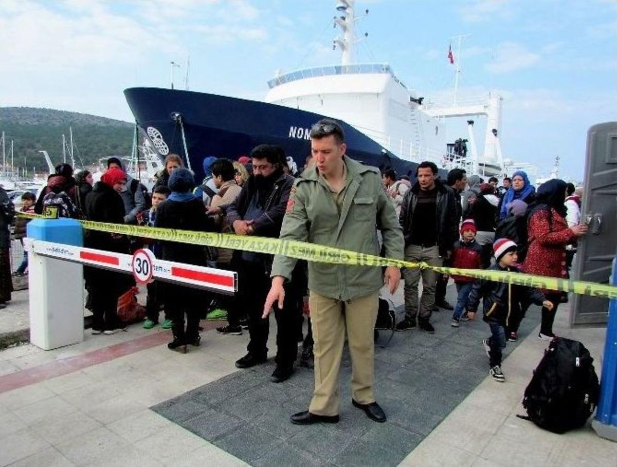 &Ccedil;eşme&rsquo;de Denize A&ccedil;ılan 101 Sığınmacı Yakalandı