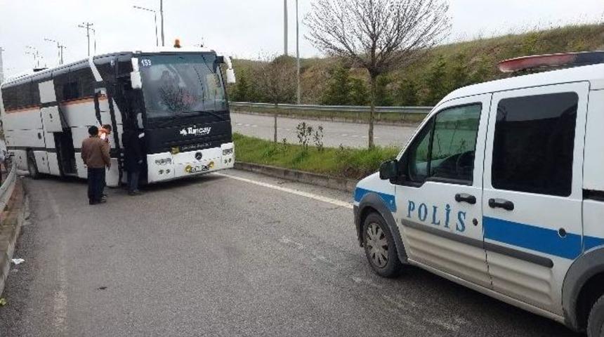 (&ouml;zel Haber) &Uuml;niversite Girişinde Kaza Yapan &Ccedil;alıntı Otob&uuml;s, Polisi Alarma Ge&ccedil;irdi