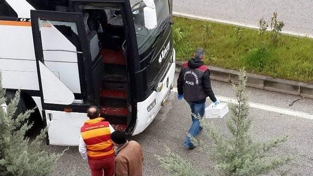 (özel Haber) Üniversite Girişinde Kaza Yapan Çalıntı Otobüs, Polisi Alarma Geçirdi