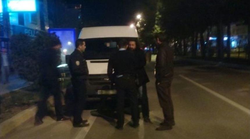 Ş&uuml;pheli Minib&uuml;s Polisi Harekete Ge&ccedil;irdi