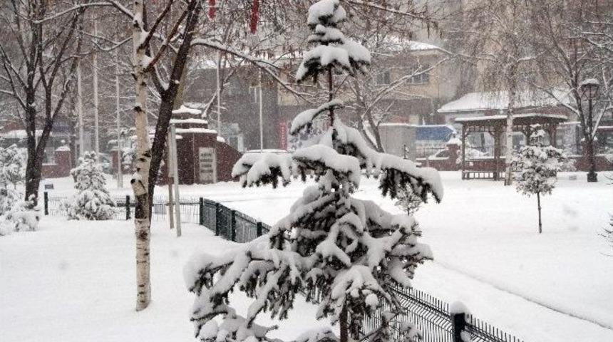 Ardahan Beyaz Gelinliğini Yeniden Giydi
