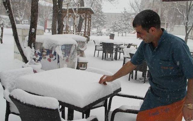 Ardahan Beyaz Gelinliğini Yeniden Giydi