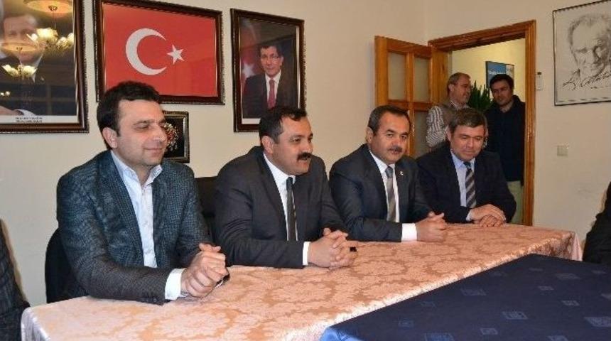 Ak Partili Vekillerden Kemer İl&ccedil;e Teşkilatına Ziyaret