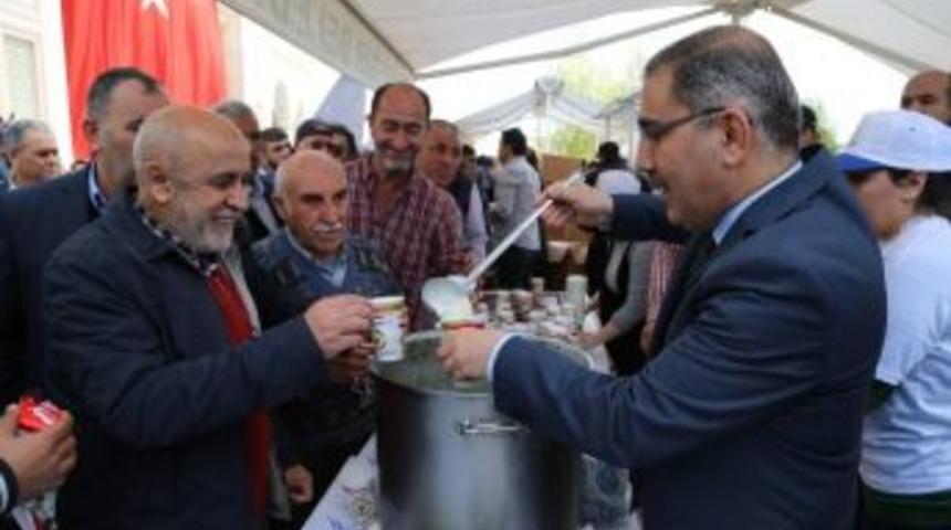 Y&uuml;reğir Belediyesi Kırık Buğday &Ccedil;orbası Dağıttı