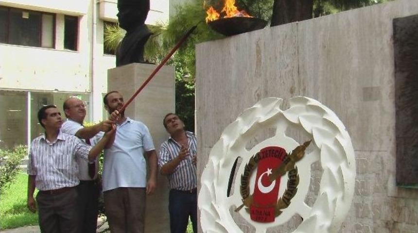 Heykeltıraş Prof. Dr. &Ccedil;etin, Anıtına Sahip &Ccedil;ıktı