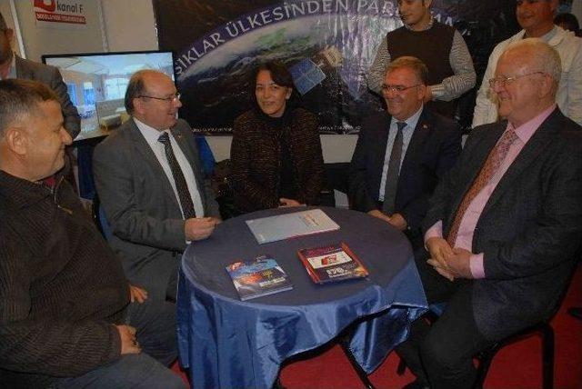 Vali Çiçek, Fethiye’de Turizm Tedarikçileri Fuarını Gezdi