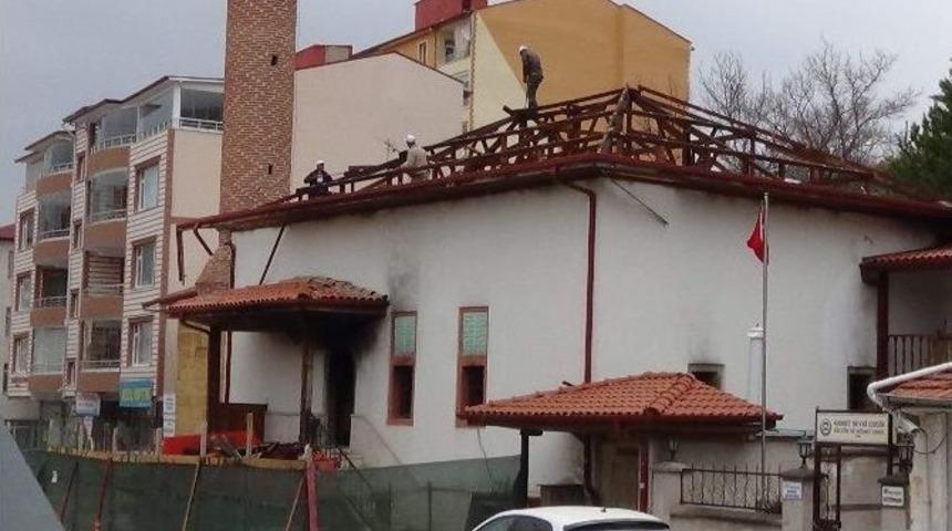Yozgat&rsquo;ta Yanan Şeyh Hacı Ahmet Efendi Camii&rsquo;nde Restorasyon &Ccedil;alışmaları Başladı