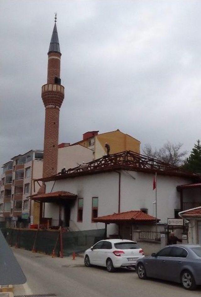 Yozgat’ta Yanan Şeyh Hacı Ahmet Efendi Camii’nde Restorasyon Çalışmaları Başladı