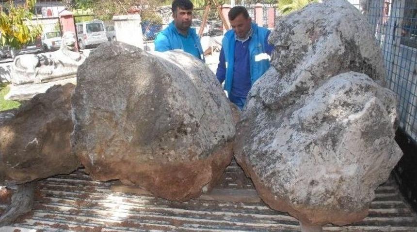 M.&ouml;. 4&rsquo;&uuml;nc&uuml; Y&uuml;zyıla Ait Eserler Bah&ccedil;e Duvarı Olarak Kullanılmış