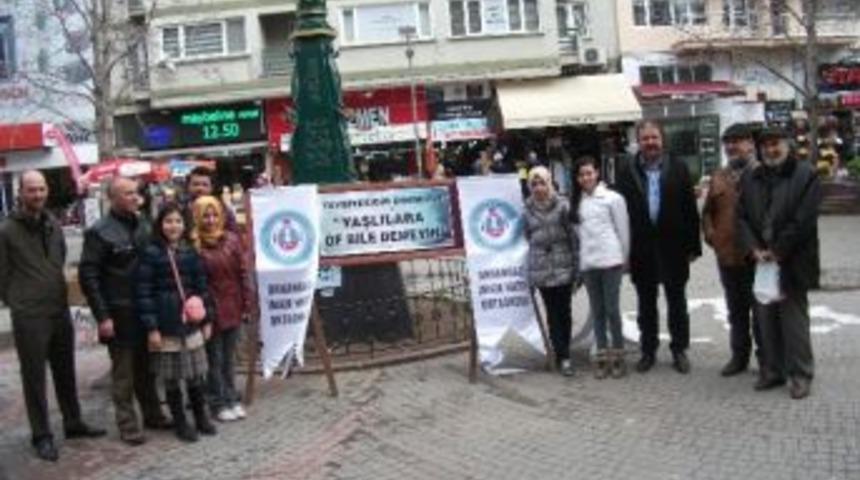 &Ouml;ğrenciler Yaşlıları Unutmadı