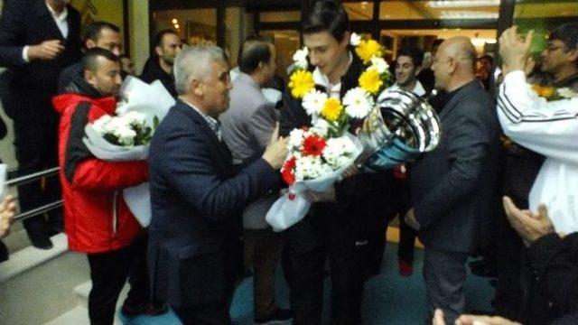 Dünya Şampiyonu Hentbolculara Antalya’da Muhteşem Karşılama