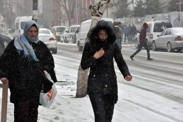 Kars’a Kış Geri Geldi