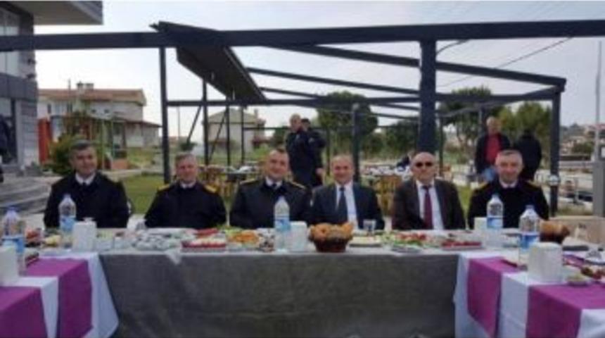 Sahil G&uuml;venlik Komutanı&rsquo;ndan &Ccedil;eşme&rsquo;de Sığınmacı İncelemesi