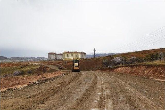 Çakır, Çamurlu’da Yeni Açılan Yolu İnceledi