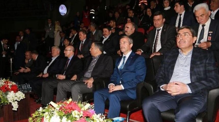 Şahinbey&rsquo;in Şehitleri Anma Gecesine Binlerce Kişi Katıldı